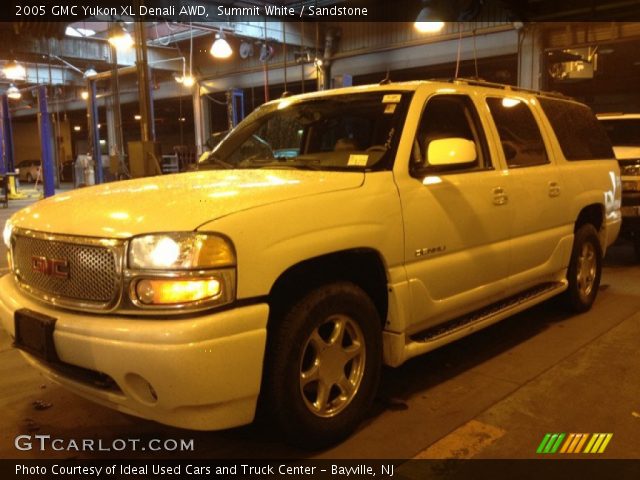 2005 GMC Yukon XL Denali AWD in Summit White