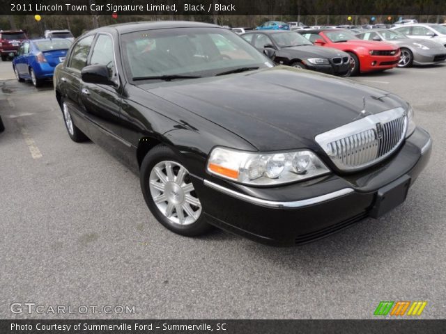 2011 Lincoln Town Car Signature Limited in Black