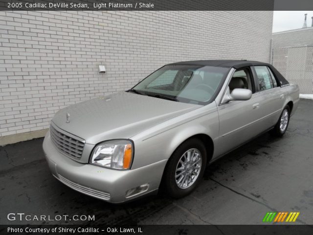 2005 Cadillac DeVille Sedan in Light Platinum