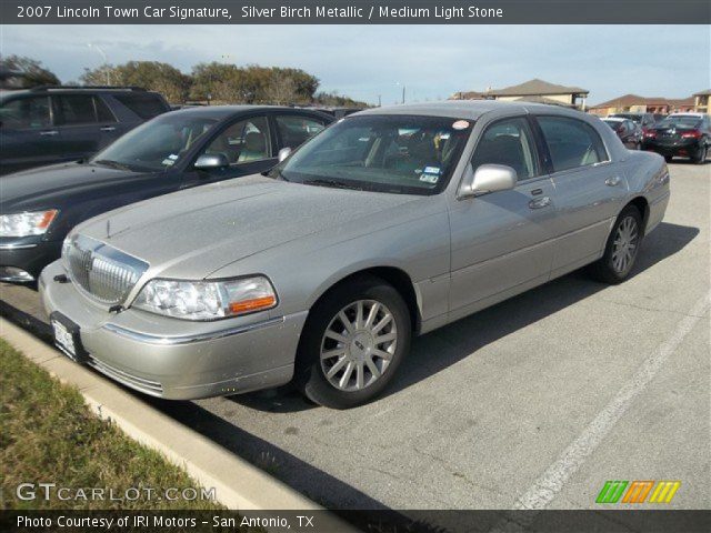 2007 Lincoln Town Car Signature in Silver Birch Metallic
