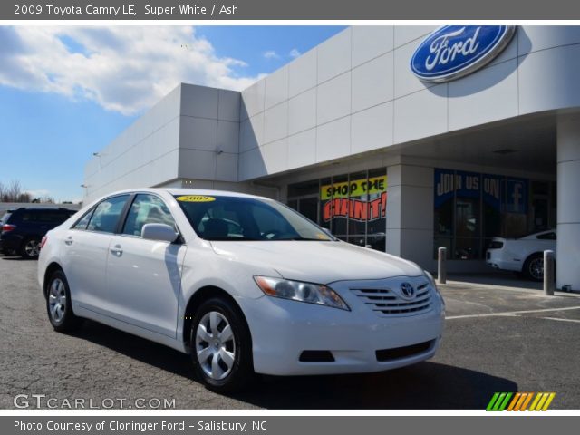 2009 Toyota Camry LE in Super White