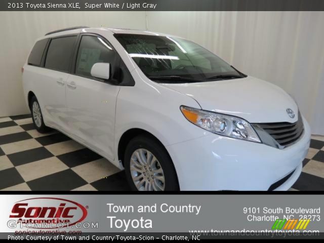 2013 Toyota Sienna XLE in Super White