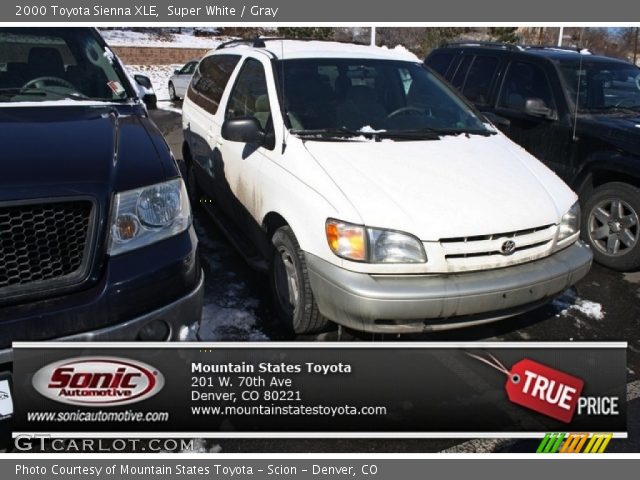 2000 Toyota Sienna XLE in Super White