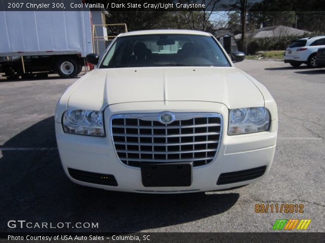 2007 Chrysler 300  in Cool Vanilla