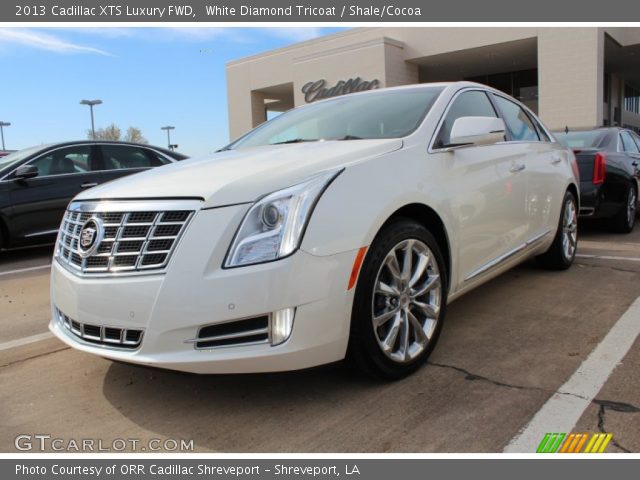 2013 Cadillac XTS Luxury FWD in White Diamond Tricoat
