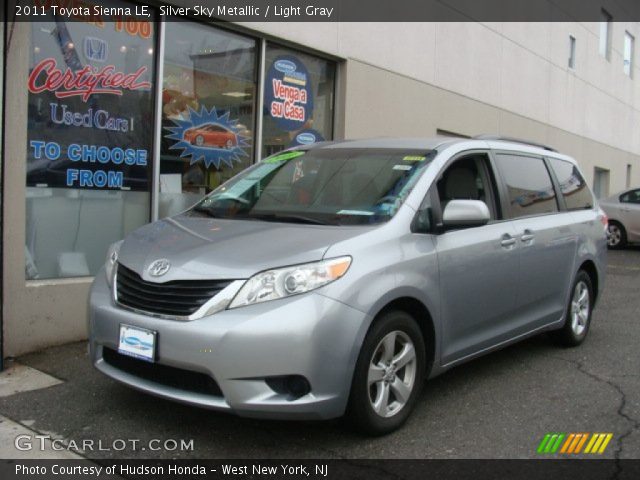 2011 Toyota Sienna LE in Silver Sky Metallic