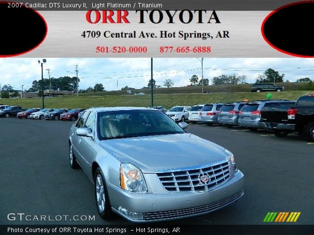 2007 Cadillac DTS Luxury II in Light Platinum