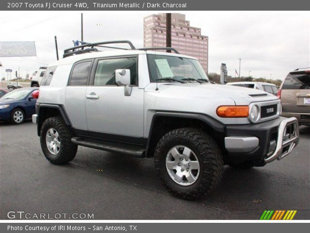 2007 Toyota FJ Cruiser 4WD in Titanium Metallic