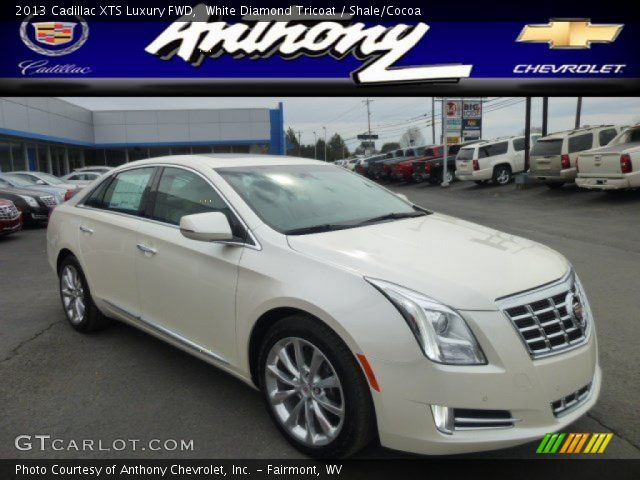 2013 Cadillac XTS Luxury FWD in White Diamond Tricoat