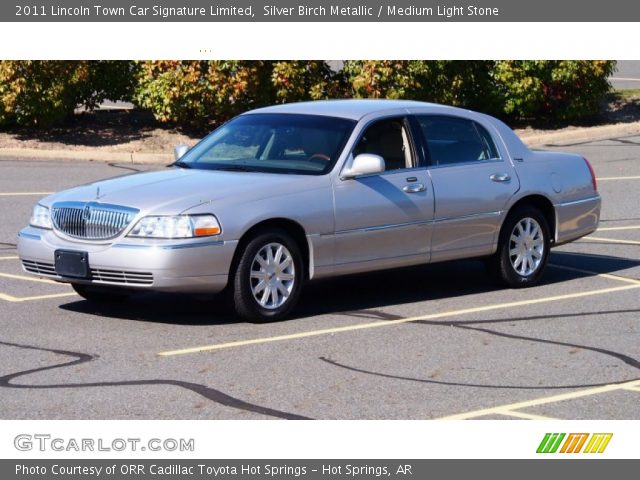 2011 Lincoln Town Car Signature Limited in Silver Birch Metallic