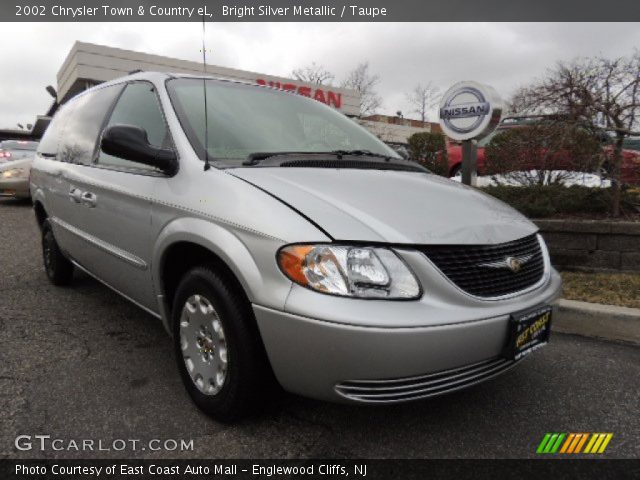 2002 Chrysler Town & Country eL in Bright Silver Metallic