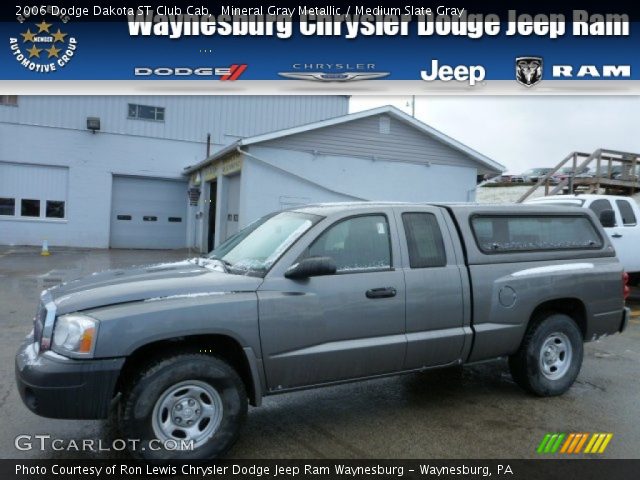 2006 Dodge Dakota ST Club Cab in Mineral Gray Metallic