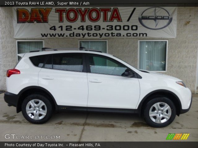 2013 Toyota RAV4 LE AWD in Super White