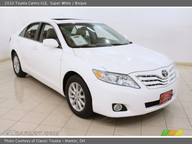 2010 Toyota Camry XLE in Super White