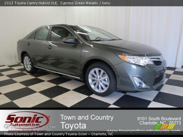 2013 Toyota Camry Hybrid XLE in Cypress Green Metallic