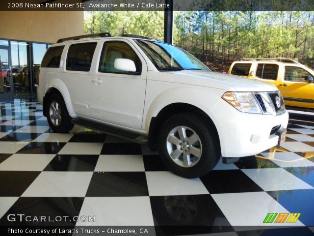 2008 Nissan Pathfinder SE in Avalanche White
