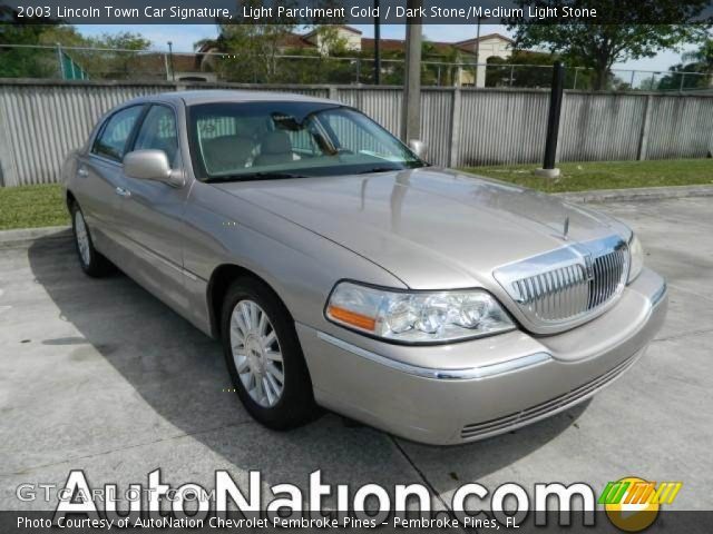 2003 Lincoln Town Car Signature in Light Parchment Gold