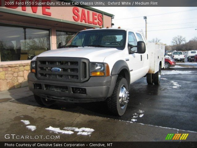 2005 Ford F550 Super Duty XL Crew Cab Chassis Utility in Oxford White