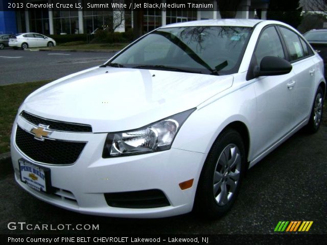 2013 Chevrolet Cruze LS in Summit White