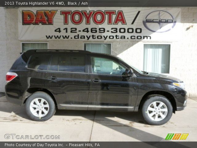 2013 Toyota Highlander V6 4WD in Black