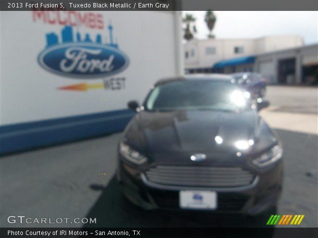 2013 Ford Fusion S in Tuxedo Black Metallic