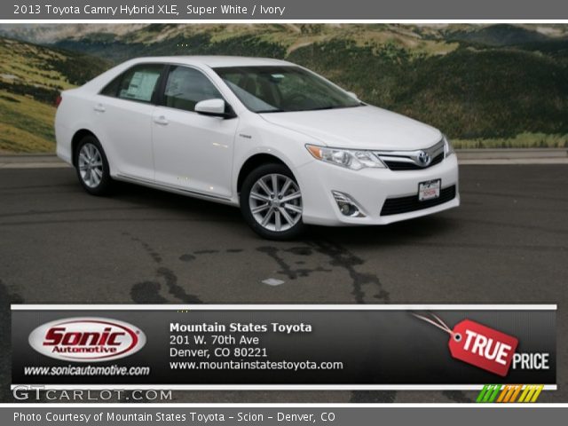 2013 Toyota Camry Hybrid XLE in Super White