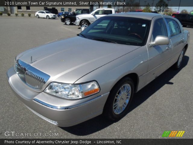 2010 Lincoln Town Car Signature Limited in Silver Birch Metallic