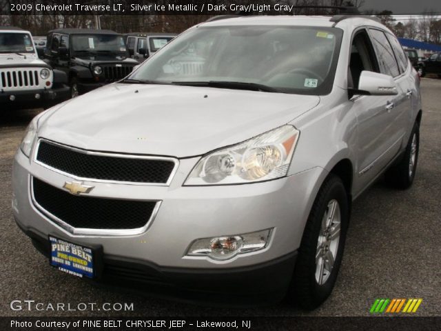 2009 Chevrolet Traverse LT in Silver Ice Metallic