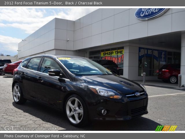 2012 Ford Focus Titanium 5-Door in Black