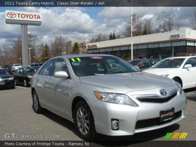 2011 Toyota Camry Hybrid in Classic Silver Metallic