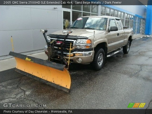 2005 GMC Sierra 2500HD SLE Extended Cab 4x4 in Sand Beige Metallic