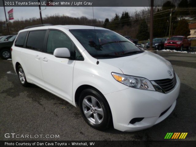 2011 Toyota Sienna LE in Super White