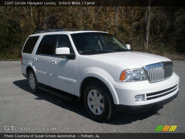 2005 Lincoln Navigator Luxury in Oxford White