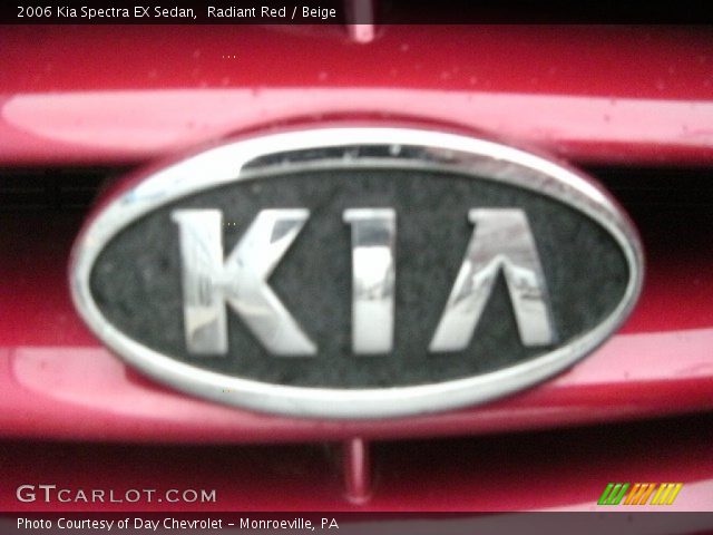 2006 Kia Spectra EX Sedan in Radiant Red