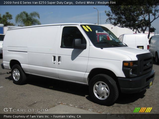 2009 Ford E Series Van E250 Super Duty Cargo in Oxford White