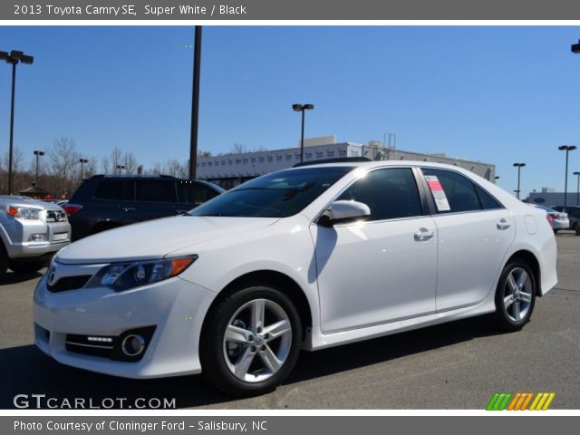 2013 Toyota Camry SE in Super White