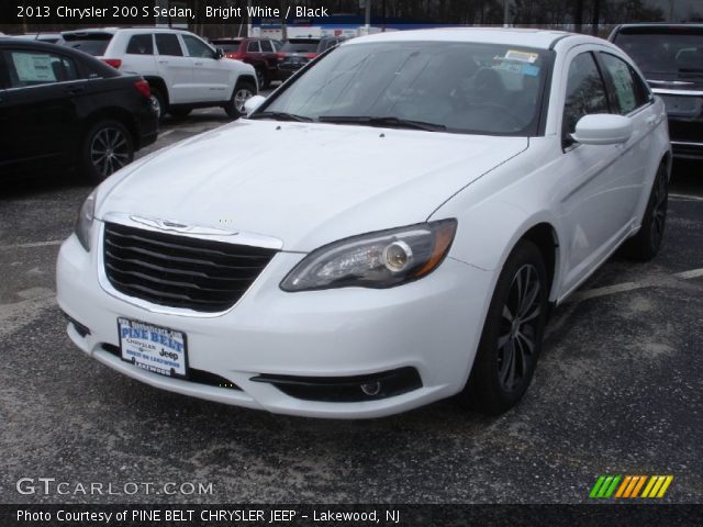 2013 Chrysler 200 S Sedan in Bright White