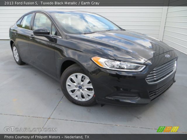 2013 Ford Fusion S in Tuxedo Black Metallic