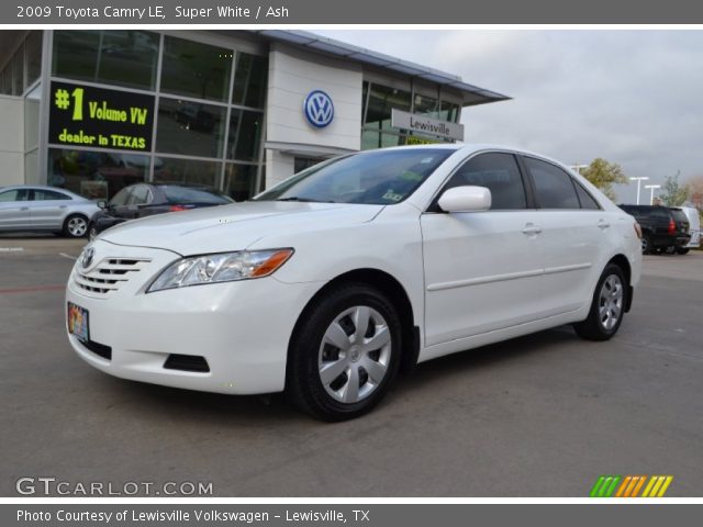 2009 Toyota Camry LE in Super White