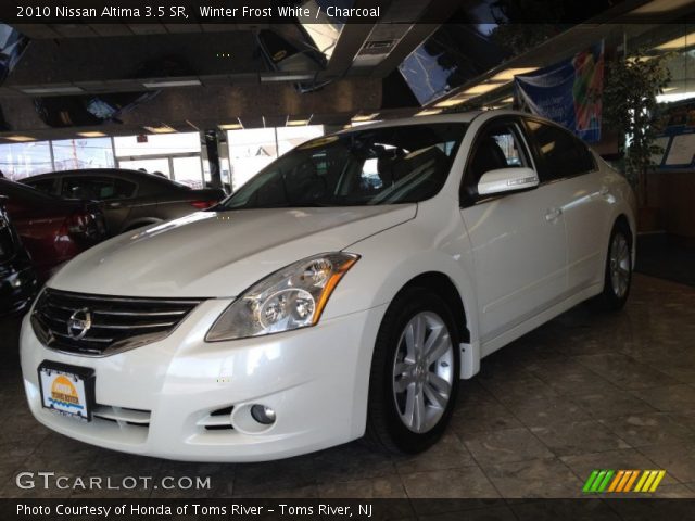 2010 Nissan Altima 3.5 SR in Winter Frost White