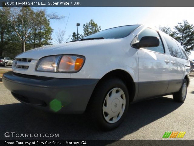 2000 Toyota Sienna LE in Super White