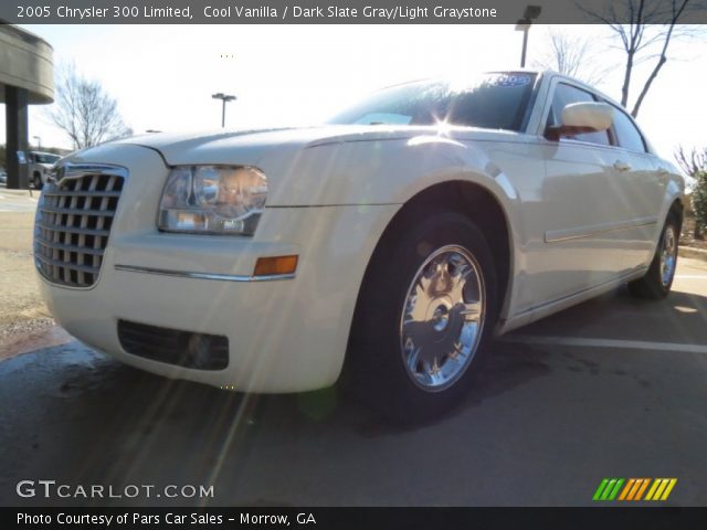 2005 Chrysler 300 Limited in Cool Vanilla