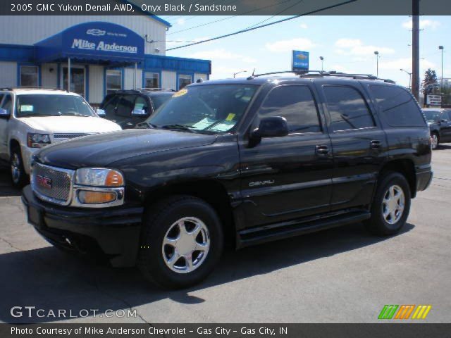 2005 GMC Yukon Denali AWD in Onyx Black