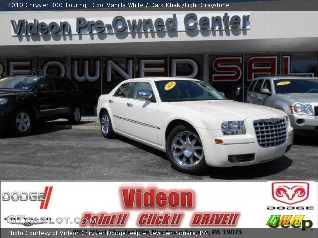 2010 Chrysler 300 Touring in Cool Vanilla White