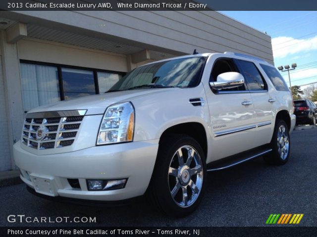 2013 Cadillac Escalade Luxury AWD in White Diamond Tricoat