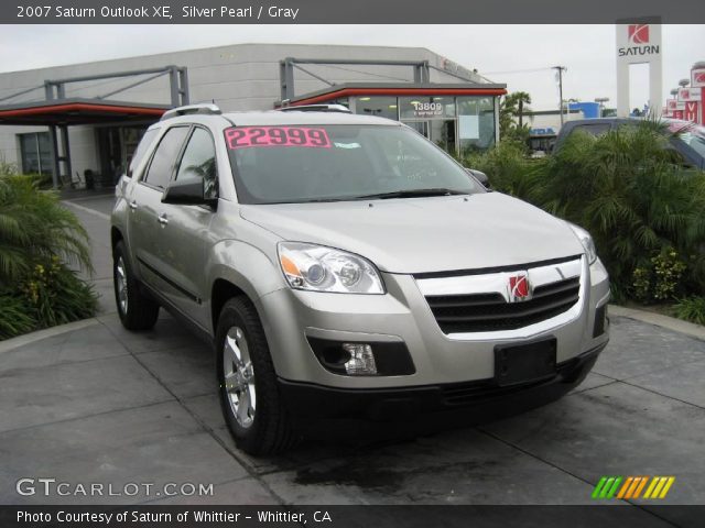 2007 Saturn Outlook XE in Silver Pearl