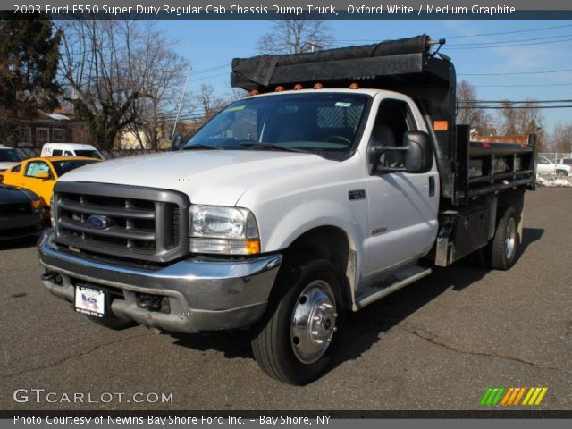 2003 Ford F550 Super Duty Regular Cab Chassis Dump Truck in Oxford White