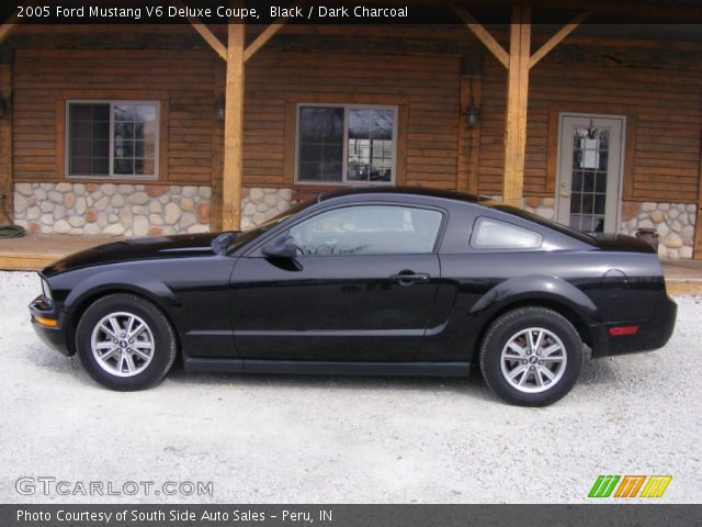 2005 Ford Mustang V6 Deluxe Coupe in Black