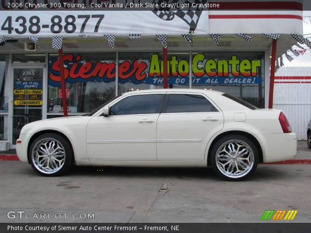 2006 Chrysler 300 Touring in Cool Vanilla