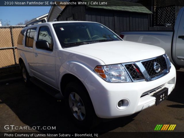 2010 Nissan Pathfinder SE 4x4 in Avalanche White